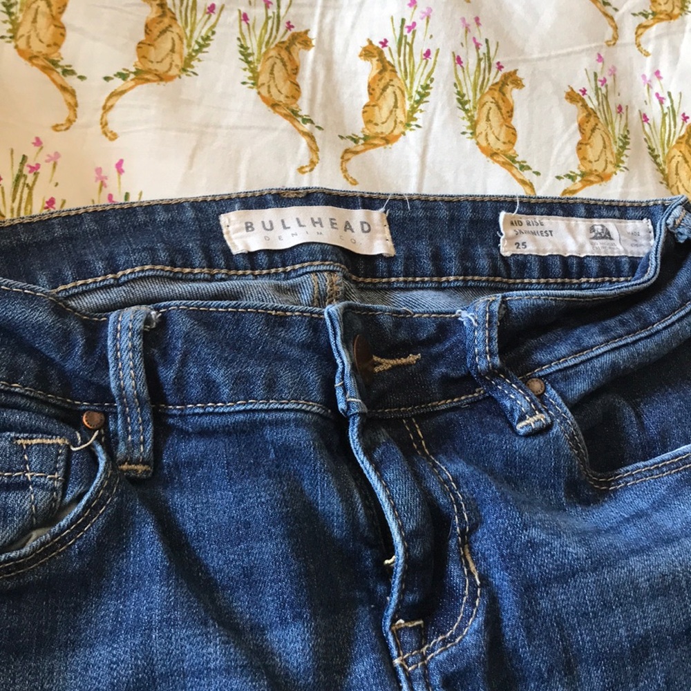 Bullhead mid rise skinniest jeans size 25